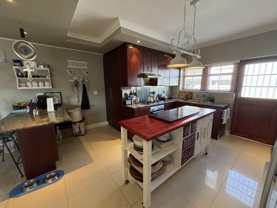 4 Bedroom Property for Sale in Yzerfontein Western Cape